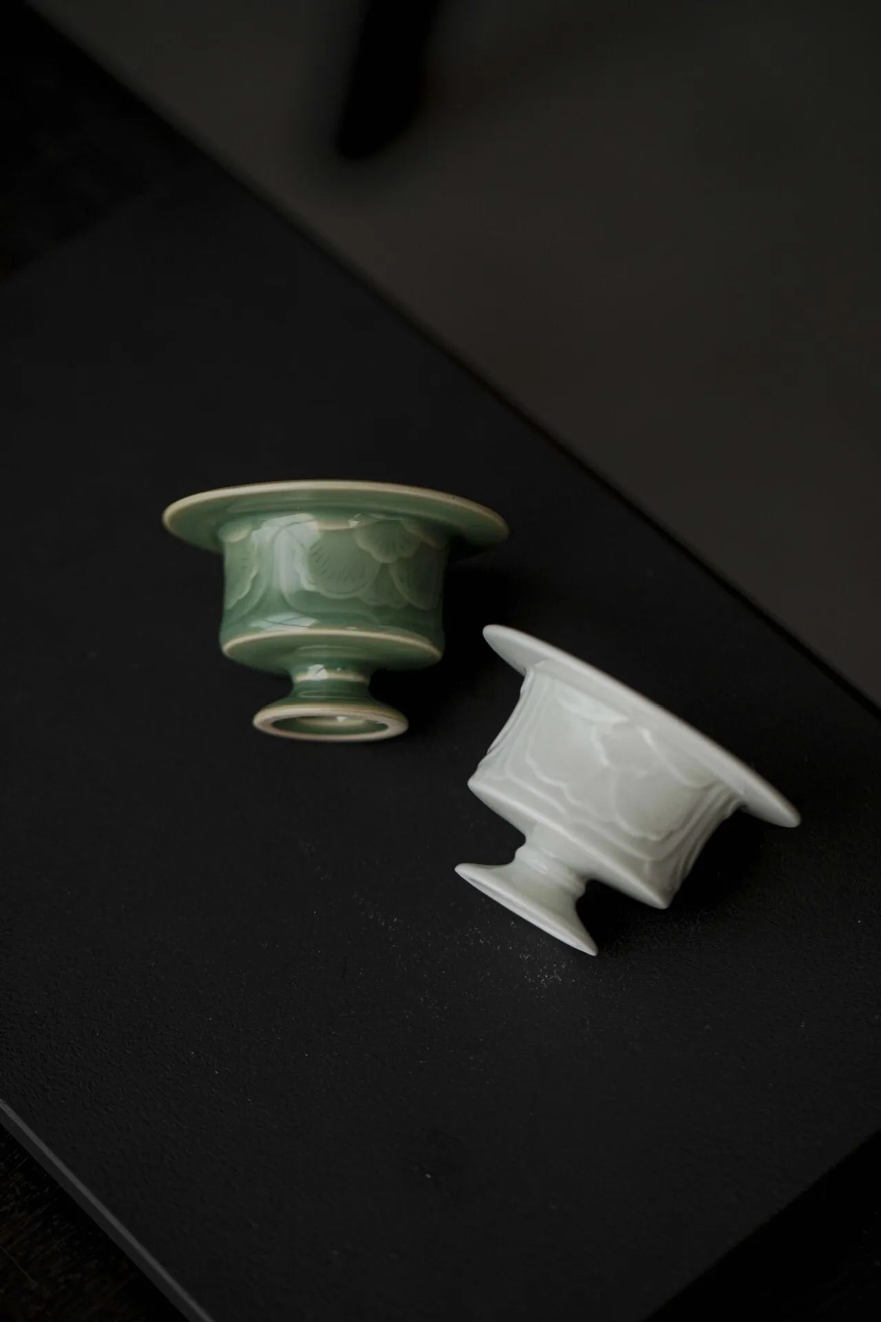 Yue Kiln Celadon Relief Incense Holder Diffuser Incense Burners Stand For Incense Aromatherapy Censer Tea Items Decoration Craft