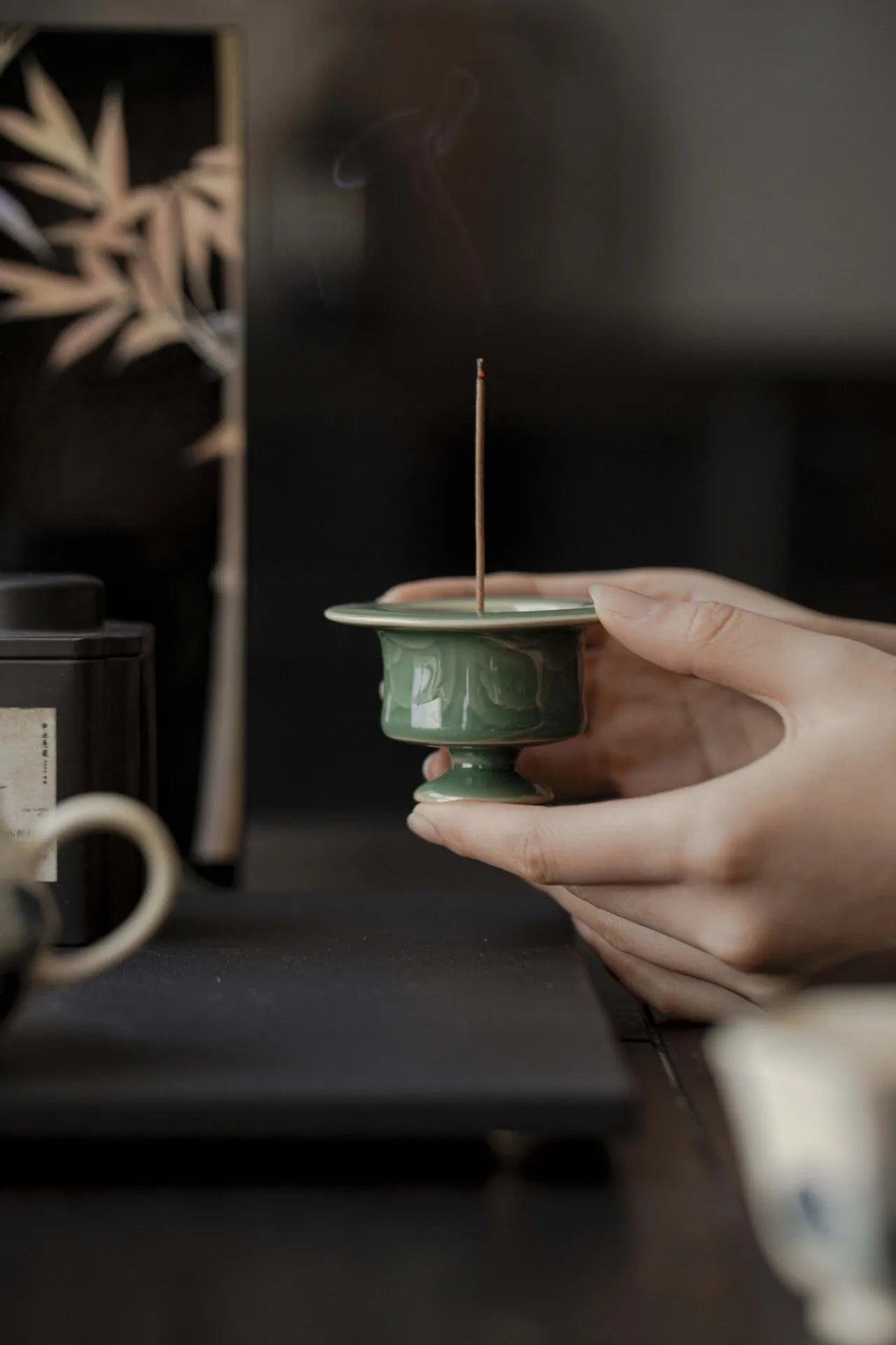 Yue Kiln Celadon Relief Incense Holder Diffuser Incense Burners Stand For Incense Aromatherapy Censer Tea Items Decoration Craft