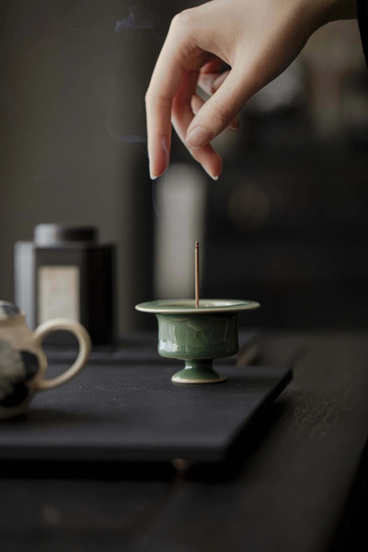Yue Kiln Celadon Relief Incense Holder Diffuser Incense Burners Stand For Incense Aromatherapy Censer Tea Items Decoration Craft