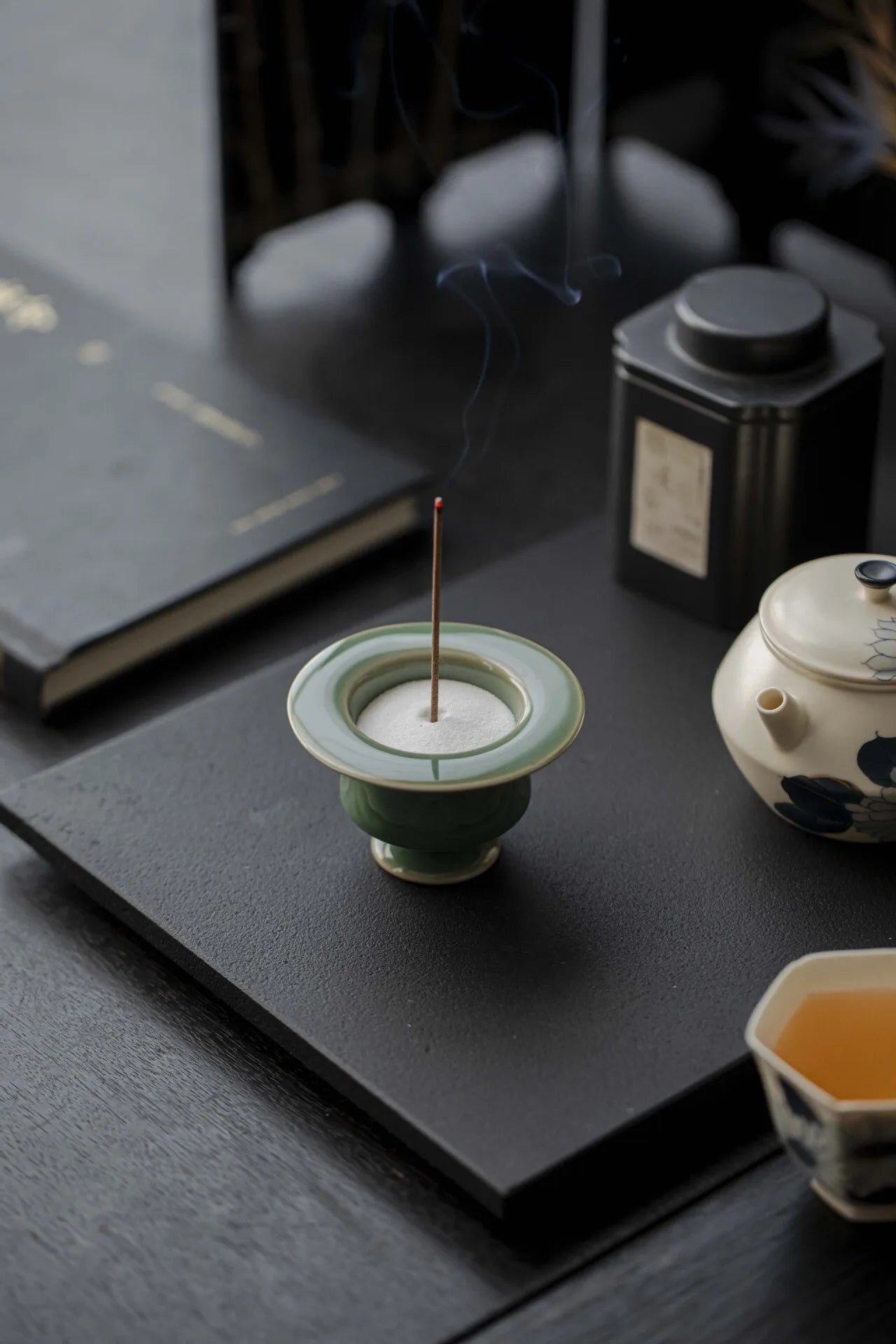 Yue Kiln Celadon Relief Incense Holder Diffuser Incense Burners Stand For Incense Aromatherapy Censer Tea Items Decoration Craft