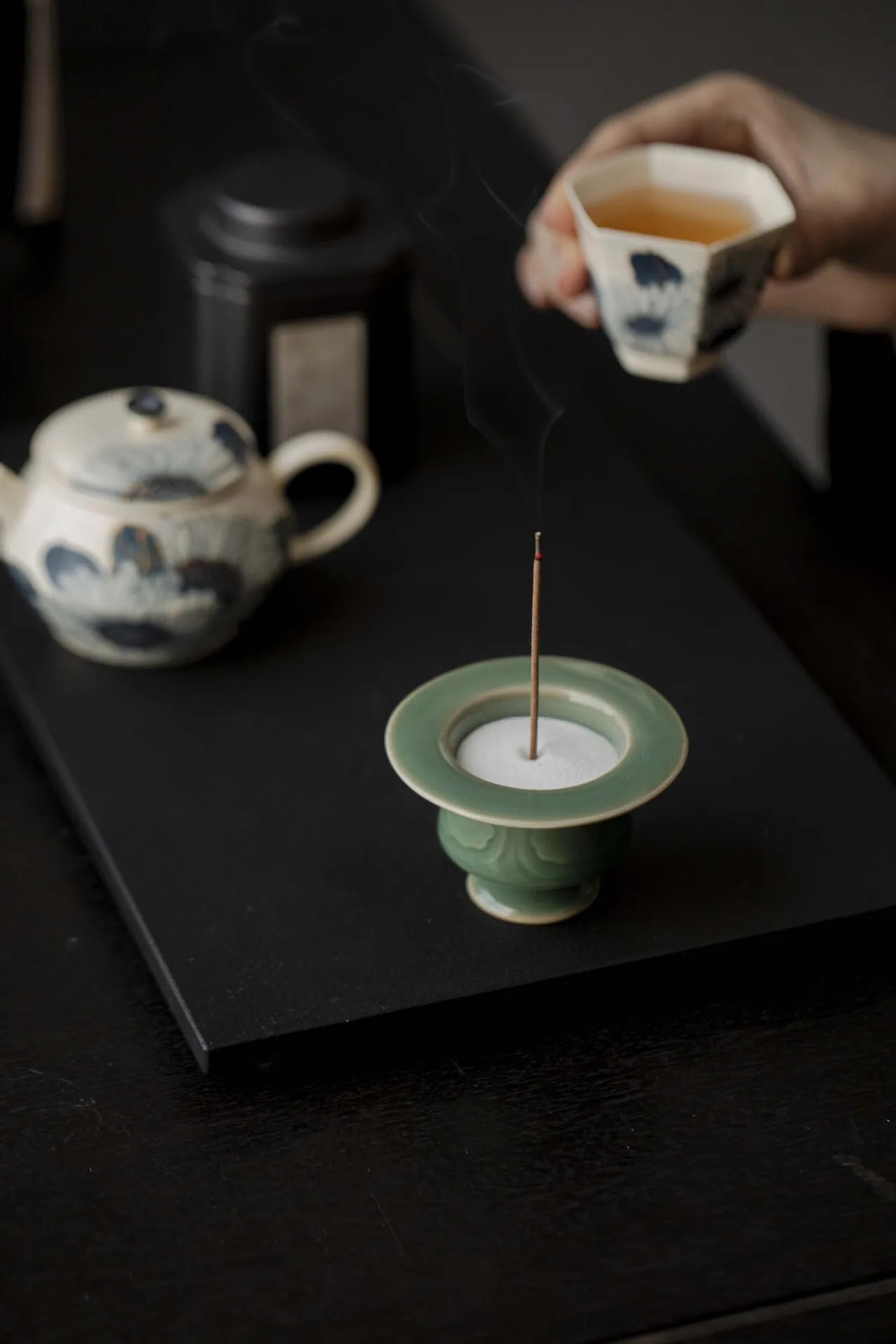 Yue Kiln Celadon Relief Incense Holder Diffuser Incense Burners Stand For Incense Aromatherapy Censer Tea Items Decoration Craft